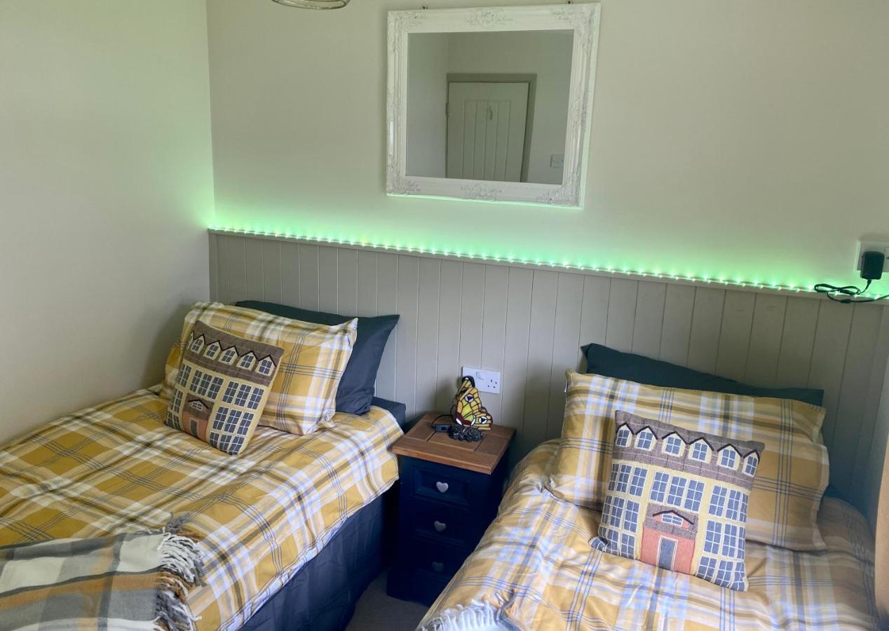 Woodlands Hare Chalet, Bideford Bay Holiday Park Экстерьер фото